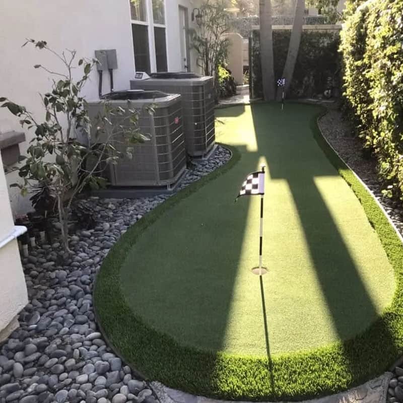 Backyard-with-Creative-Artificial-Grass-Putting-Green-Ideas