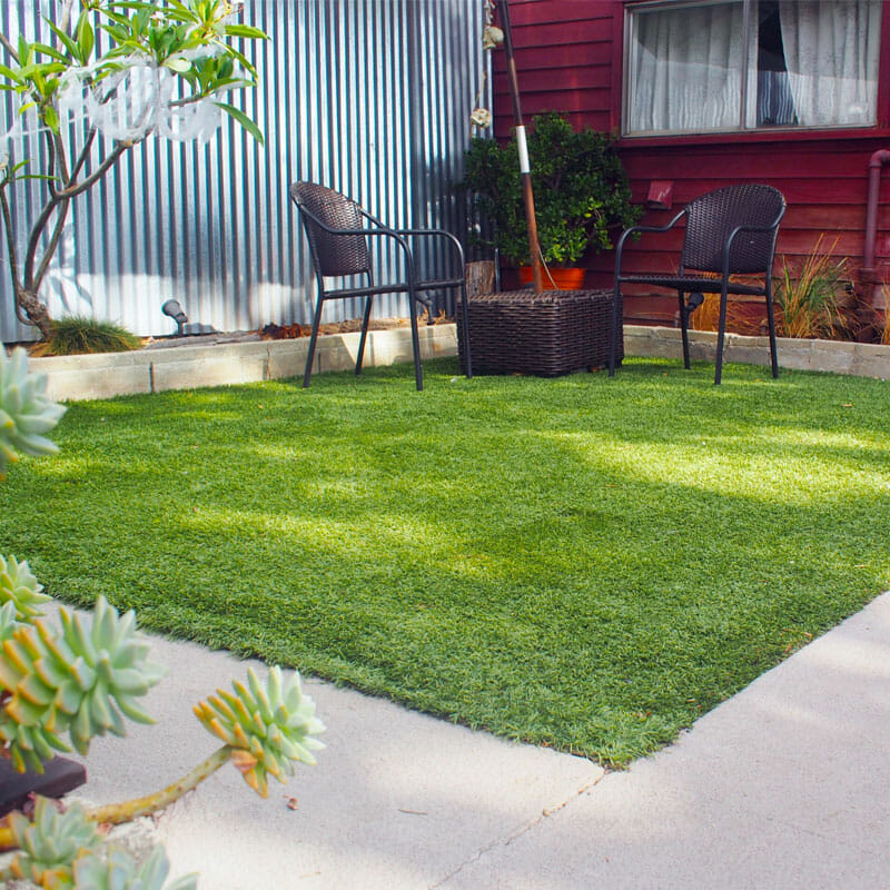 artificial-grass-on-concrete-patio