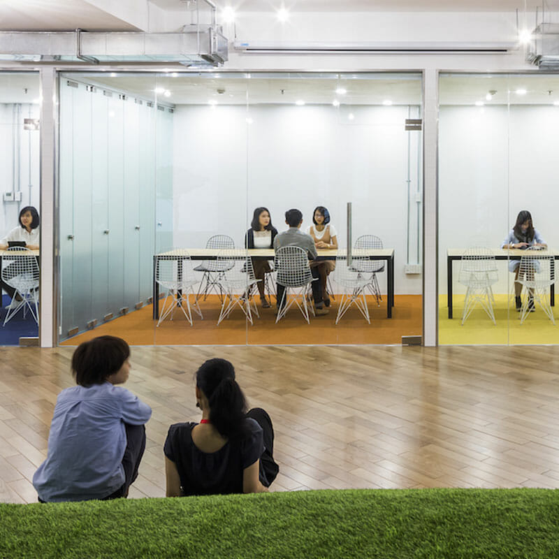 using-artificial-turf-in-an-office