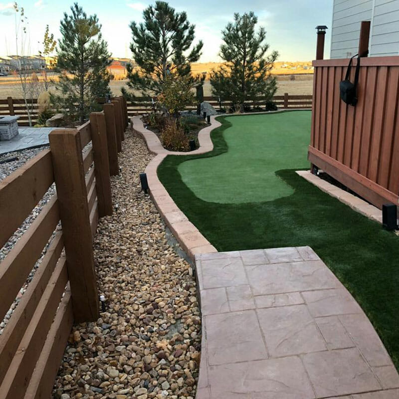 Choosing the Best Edging for Your Artificial Grass