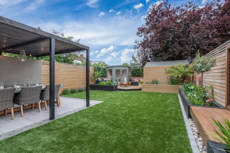 Creating the Perfect Outdoor Dining Oasis with Artificial Turf