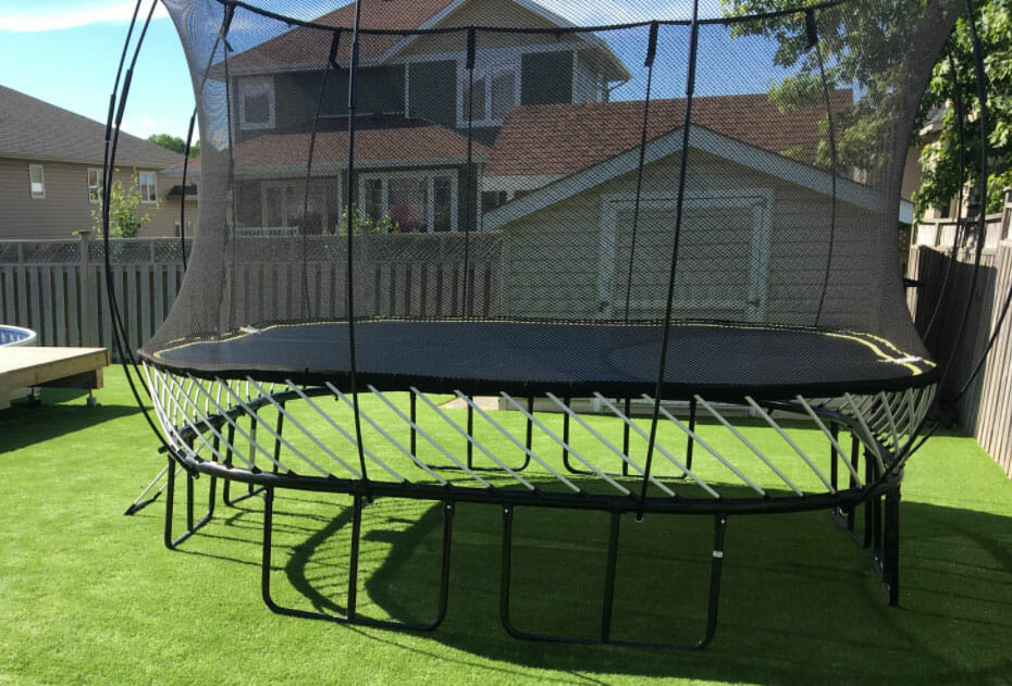 artificial-grass-trampoline-surround-ideas