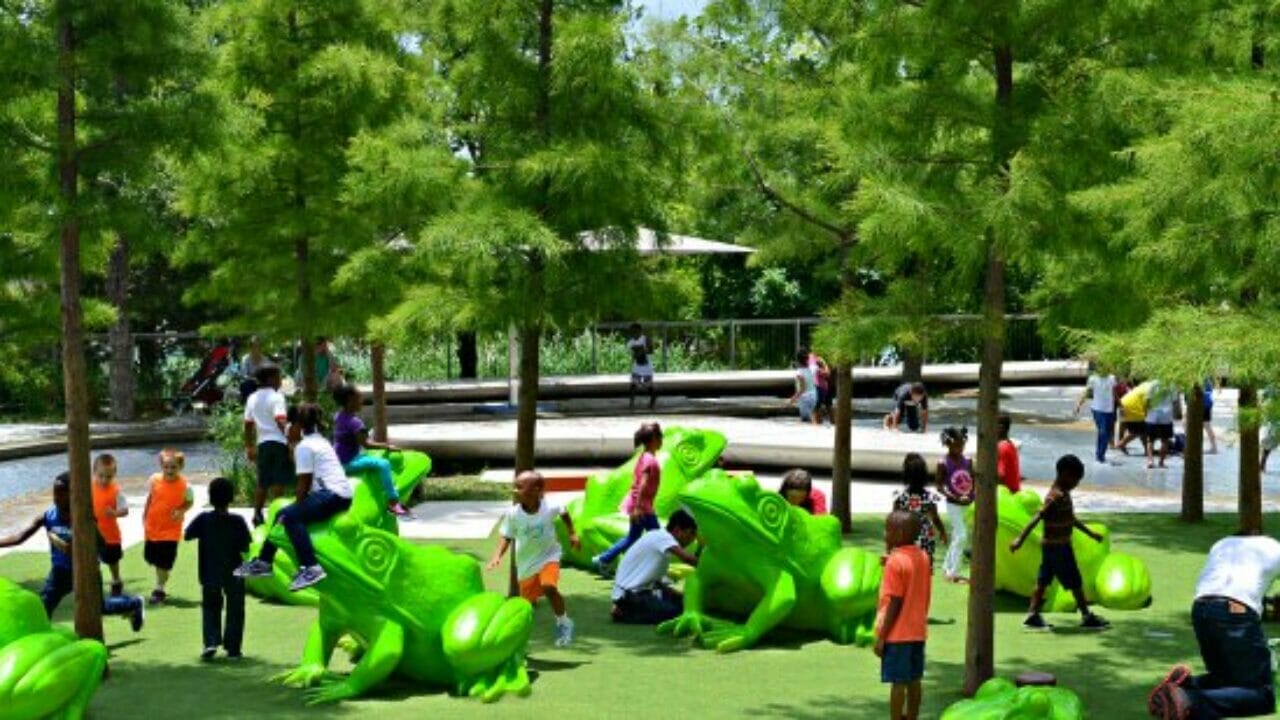 Artificial Grass Design Ideas for Parks Children's play areas