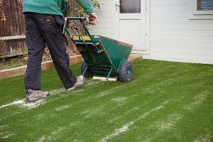 How to put sand on artificial grass