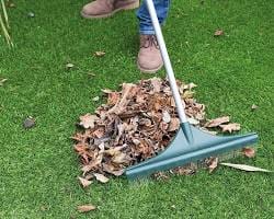 Leaf rake for artificial grass