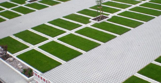 commercial-parking-lots-with-grass