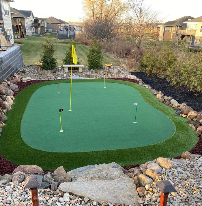 how much does a putting green cost